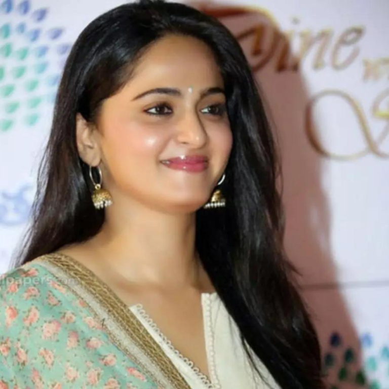 అనుష్క కొత్త లుక్ తో షాకైన ఫ్యాన్స్